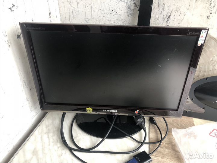 Монитор Samsung P2250