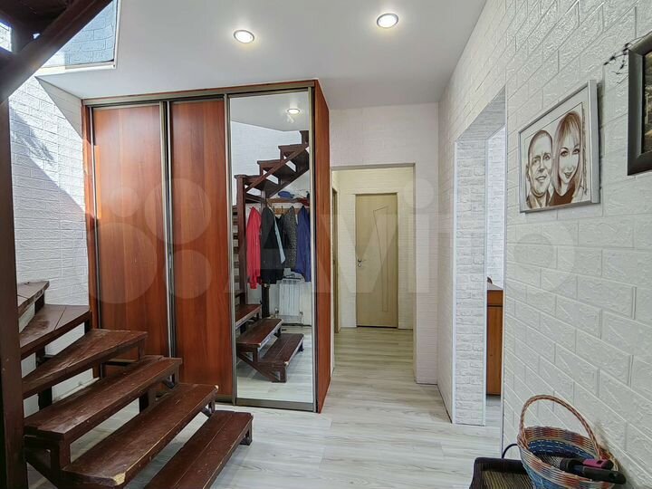 Дом 182 м² на участке 5,2 сот.