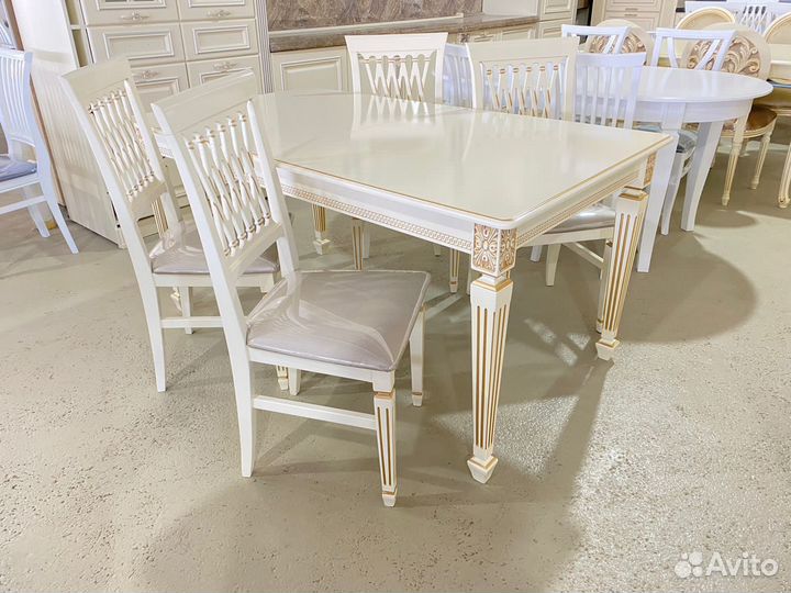 Стол и стулья