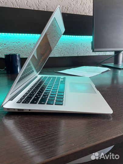 Apple MacBook Air 13 2017 в идеальном состоянии