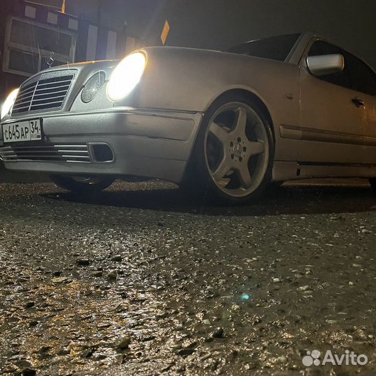 Бампер mercedes 210