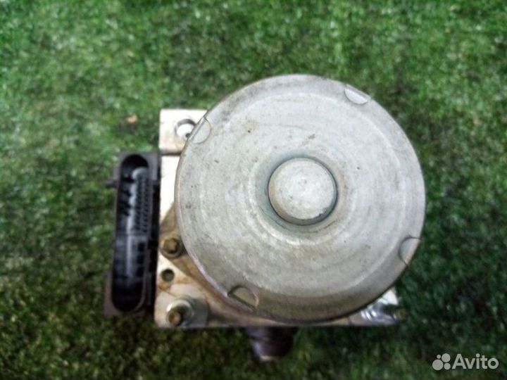 Блок abs Nissan Tiida SC11X HR16DE 2013