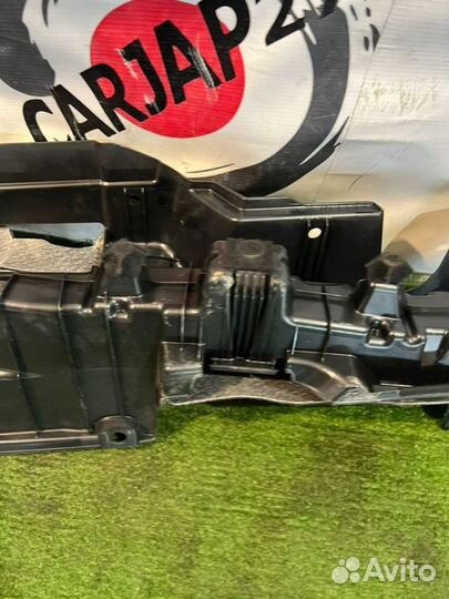 Пластик салона Toyota Sienta NSP172 2NR-FKE 2018