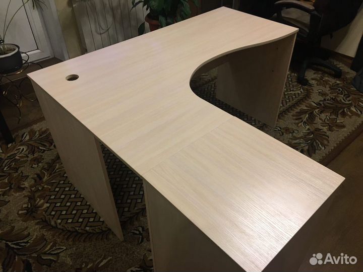 Продам компьютерный стол с тумбочкой