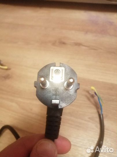 Провод с вилкой