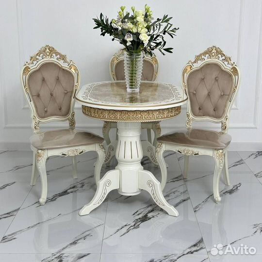 Кухонный стол и стулья новые