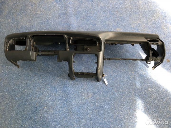 Панель приборов (торпедо ) Volkswagen Golf 3