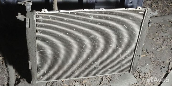 Радиатор охлаждения Kia sorento xm