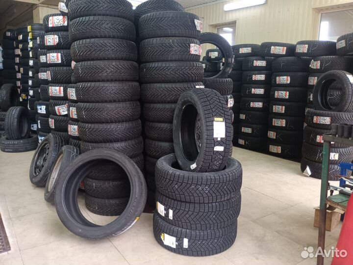 Nexen Winguard Ice Plus 235/45 R17