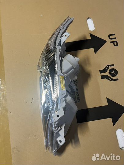 Фара ксенон передняя правая Toyota Camry 40