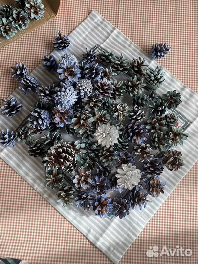 Шишки окрашенные для декора