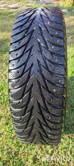 Yokohama IceGuard Stud IG65 215/70 R16