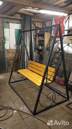 Садовые качели с навесом