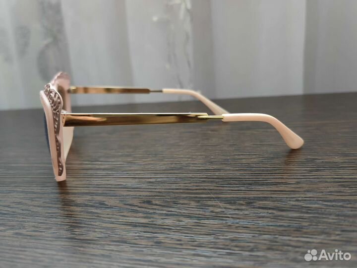 Новые солнцезащитные очки 