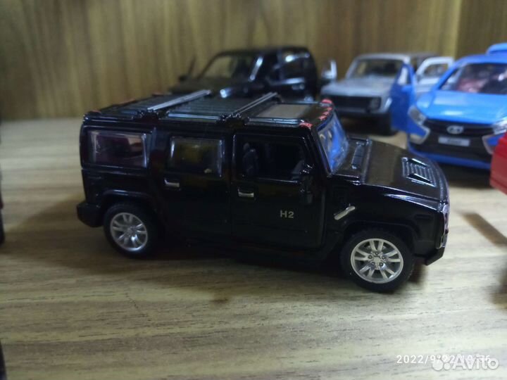 Модель автомобиля 1:43