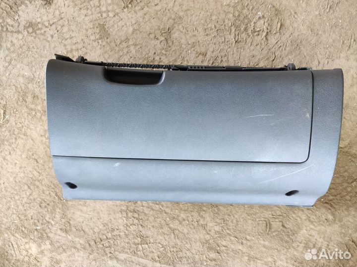 Бардачок Skoda Octavia A5 2012