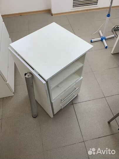 Маникюрный стол складной