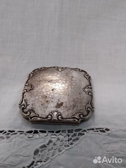 Винтажная пудреница