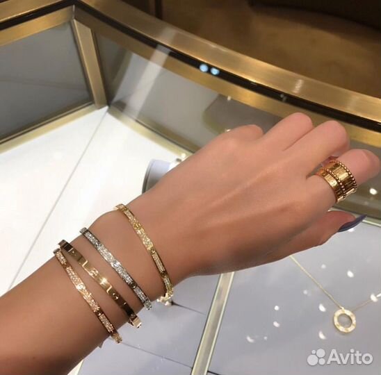 Золотой браслет cartier love