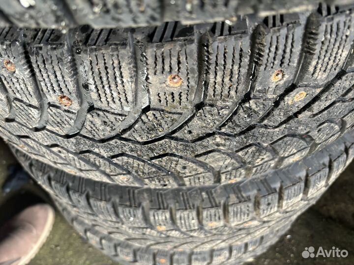 Bridgestone Blizzak Spike-01 215/65 R16