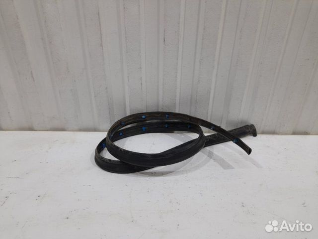 Уплотнитель порога правый (наружный) Volkswagen