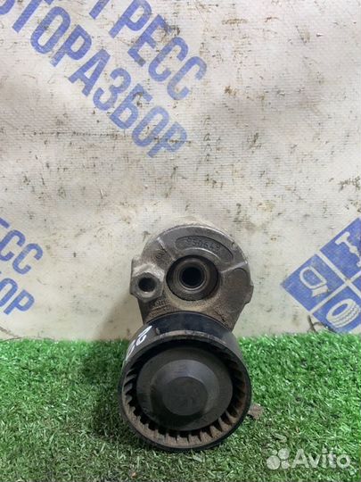 Натяжитель ремня генератора Renault Fluence седан