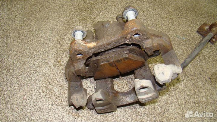 Суппорт задний правый Jeep Grand Cherokee 4 (WK2)