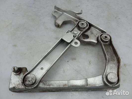 Петля капота mercedes benz CLS C219 (75S22D502)