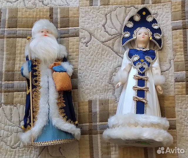 Дед мороз и снегурочка под елку