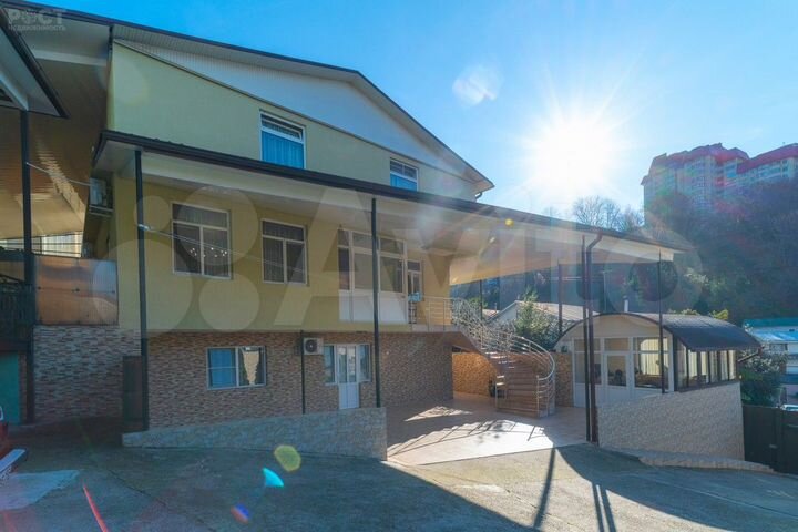 Коттедж 310 м² на участке 8,3 сот.