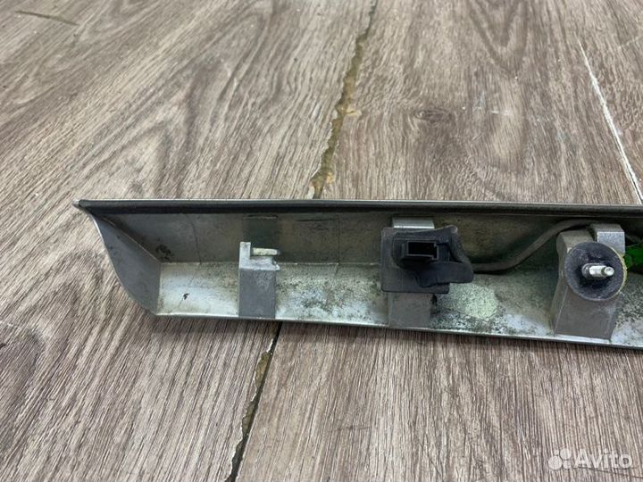 Молдинг крышки багажника задний Opel Astra H