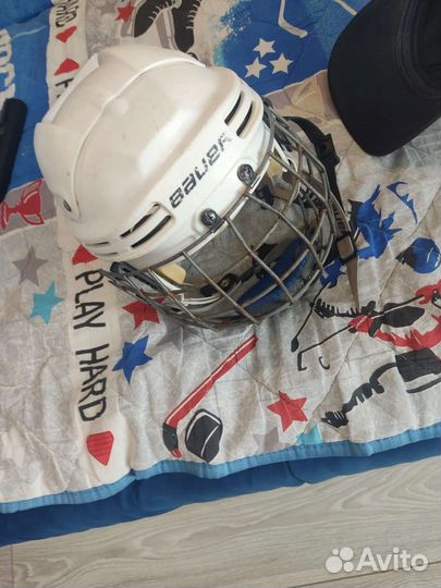 Хоккейный шлем