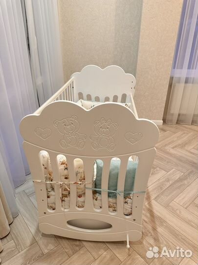 Детская кровать с маятником