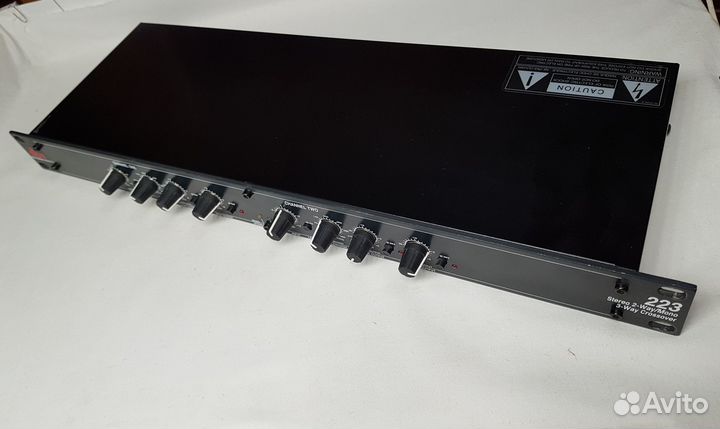 Кроссовер Dbx 223