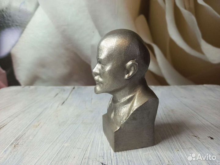 Бюст ленина
