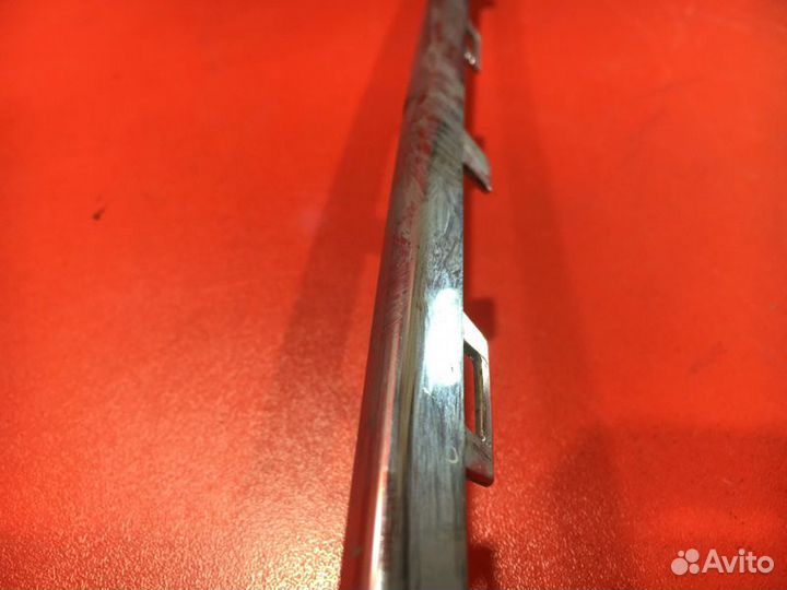 Молдинг решетки радиатора передний Volkswagen Polo