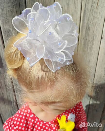 Белые банты