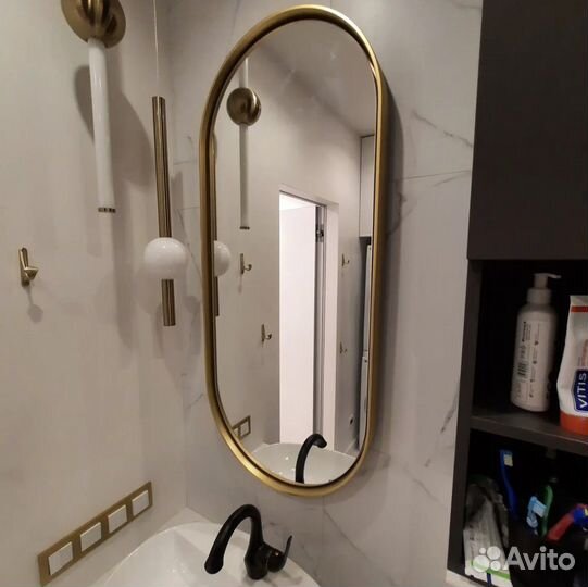 Зеркало в раме капсула Madeline