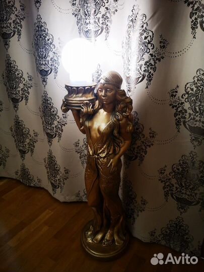 Интерьерный напольный светильник