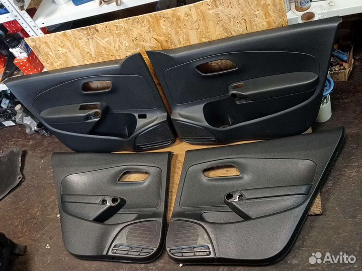 Обшивка двери Volkswagen Polo 5 sedan