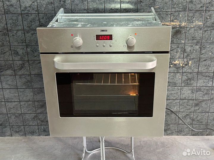 Духовой шкаф zanussi ZOB482X