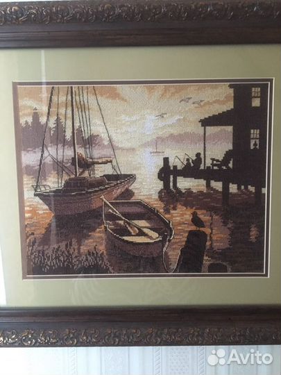 Картина вышитая крестом в багете под стеклом