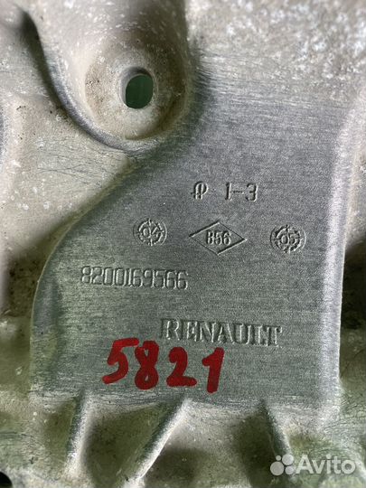 Кронштейн генератора renault