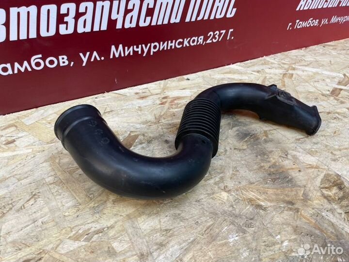 Патрубок воздушного фильтра Renault Logan