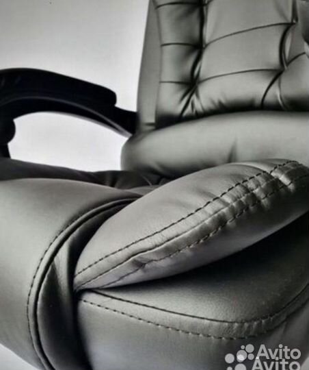 Офисное кресло руководителя boss