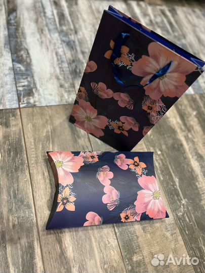 Подарочная фирменная упаковка под платок