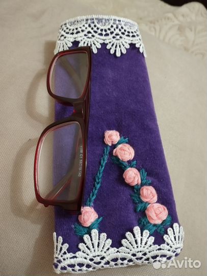 Очечник с ручной вышивкой именной