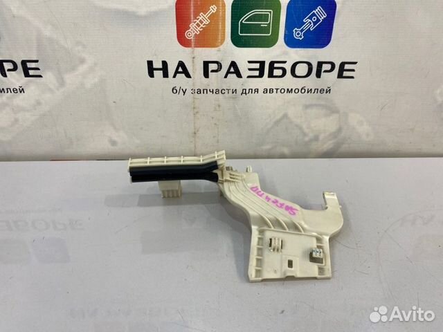 Направляющая стекла двери передняя правая Hyundai