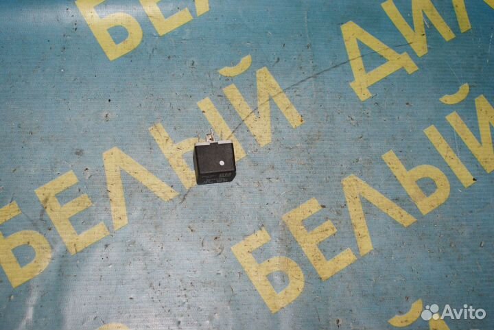 Реле топлевного насоса (черное) Opel Astra