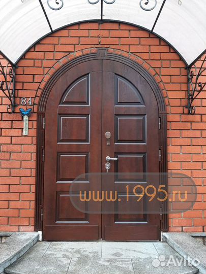 Дверь парадная входная